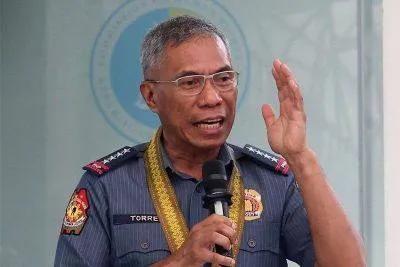 逮捕杜特尔特有功获擢升的菲律宾警察总长托雷被小马科斯解除职务！
 
菲律宾总统小