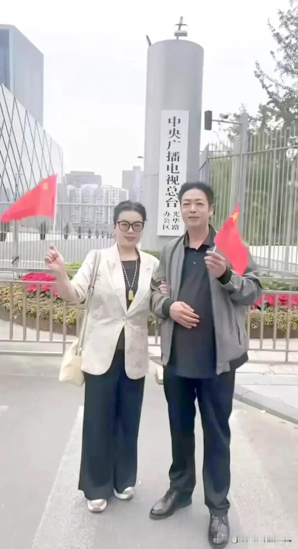 央视悄然撤下两档热门节目，未加任何说明，此举在央视过往中实属罕见，引发了广泛猜测