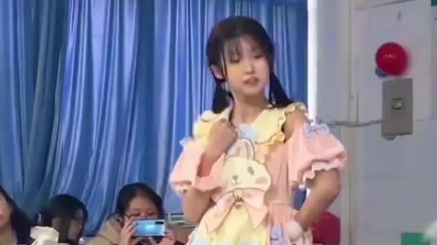 幼态脸真的hold不住啊 博主：小安然然