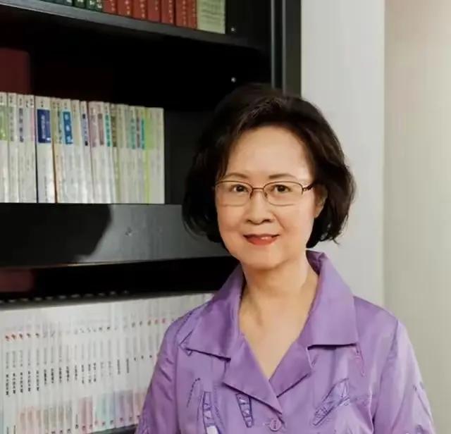 琼瑶辞世，文坛痛失巨匠。
12月4日13时22分许，台湾著名作家琼瑶于新北市淡水
