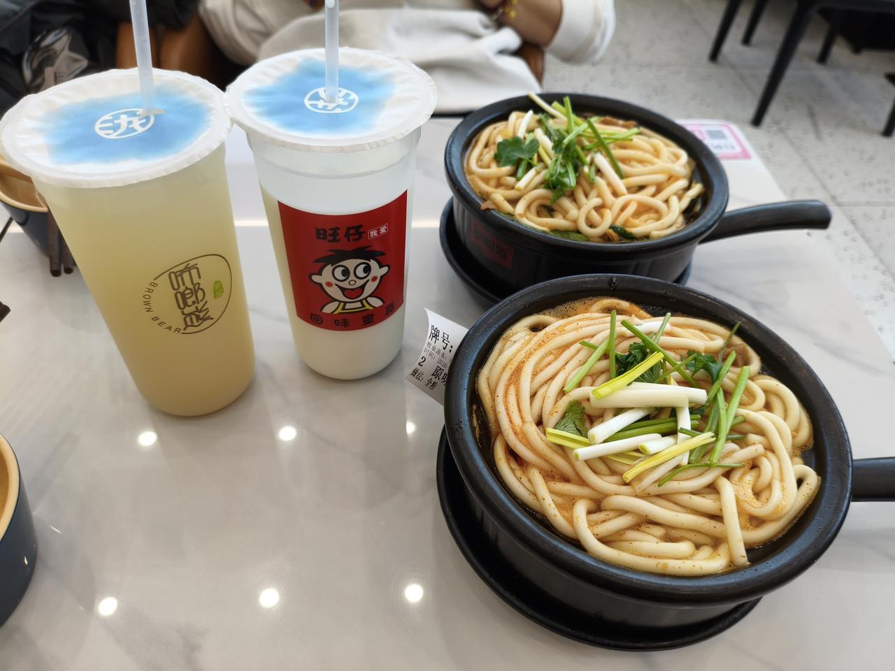 从葫芦岛带回来的黑泷堂奶茶，配上阜新的粉阿姐土豆粉，那会是啥感觉呢！