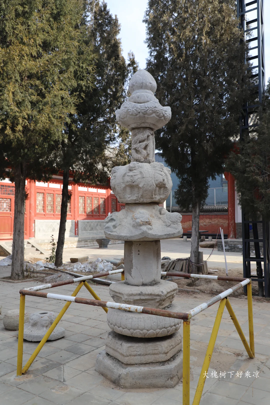 山西不二寺不让进，门口的石刻不错