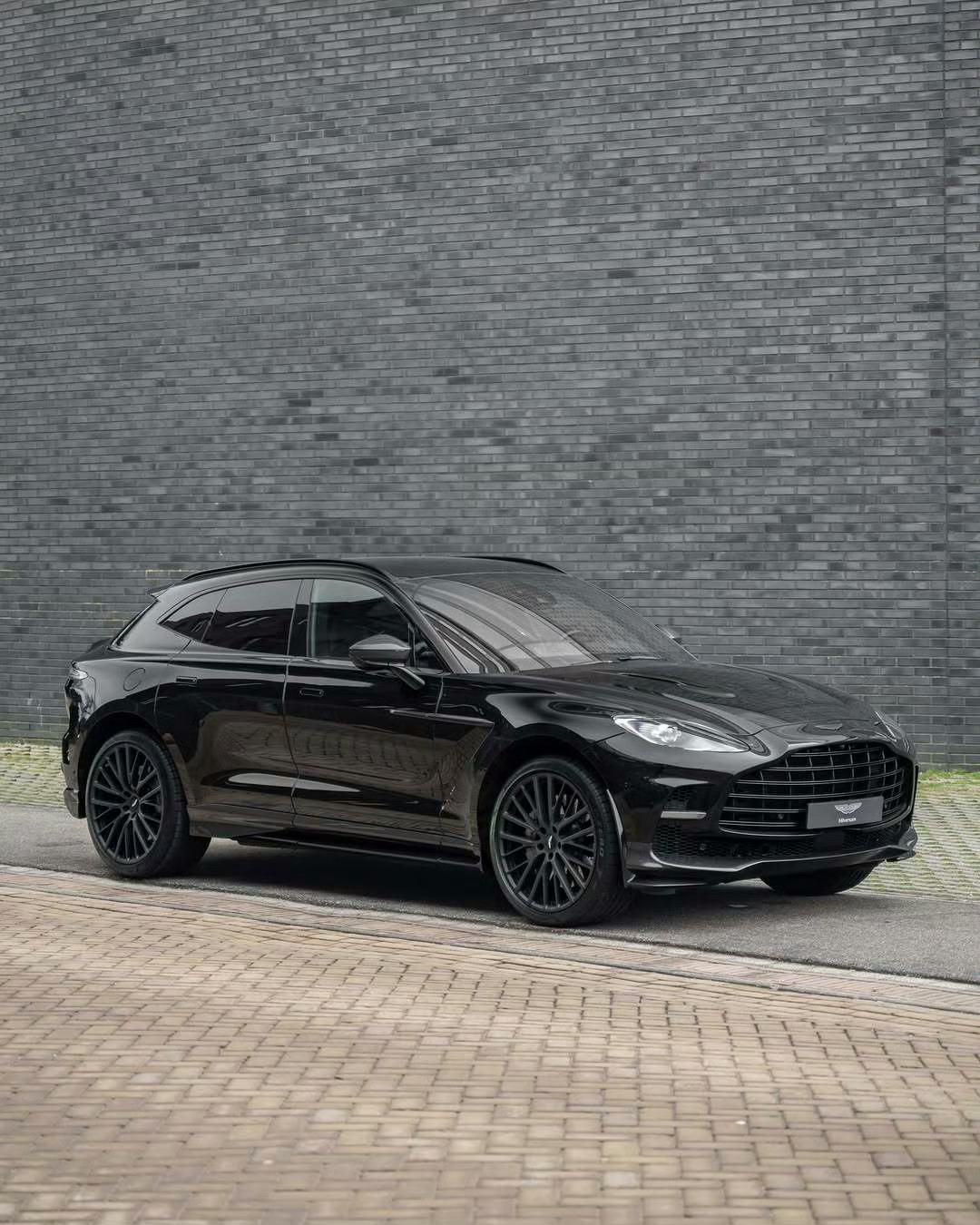 阿斯顿·马丁 DBX 707 