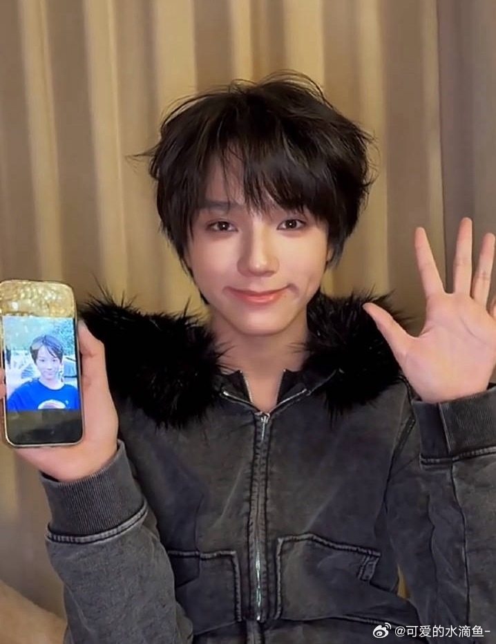 好喜欢这个单边左脸大酒窝呀因为我也有一个吼吼吼 