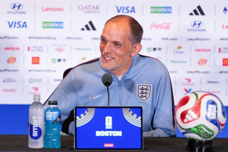 围观世界杯世界杯 英格兰队的德国籍主教练图赫尔也表示：“他们（加纳队）在控球时打