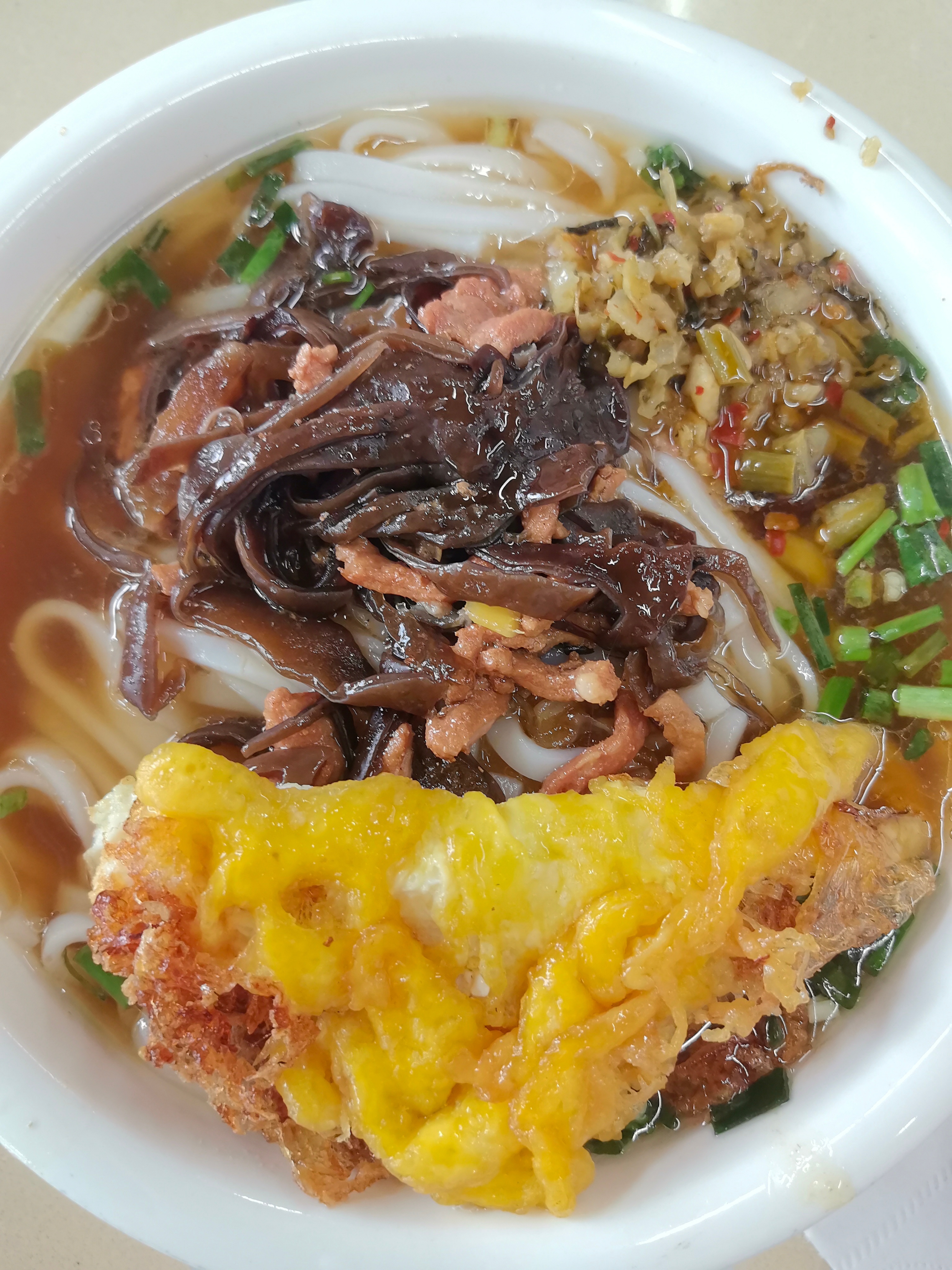 最近疯狂爱上这家木耳肉丝粉加个煎蛋🍳夯爆了！ 