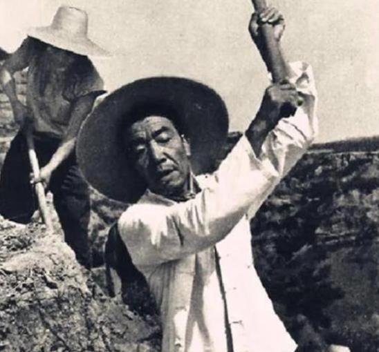 1986年，陈永贵病逝，大寨搭了灵棚，昔阳县领导：不拆，就不去祭奠。在得知此事后