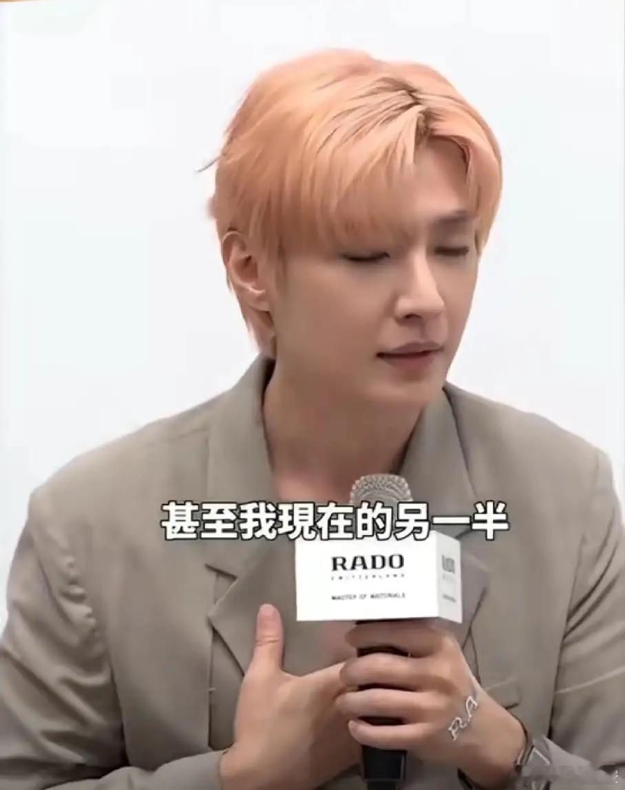 说好的，脸在江山在呢，炎亚纶怎么也“肿”了，最近接受采访时，回应前几天汪东城直播