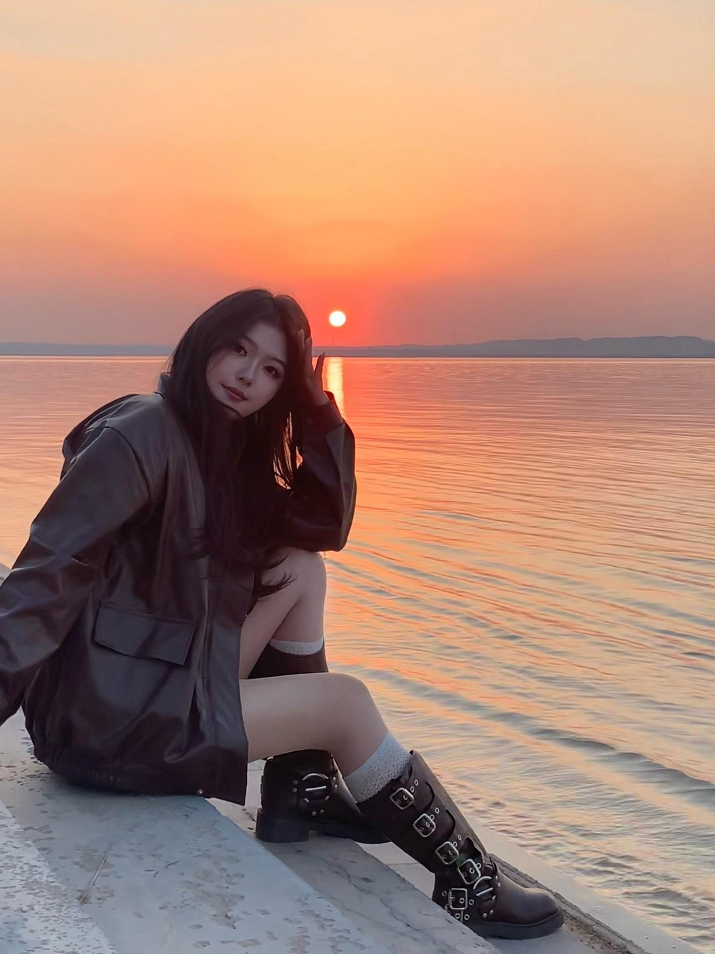 你知道后半句吗？“门铃响了，一遍又一遍说着她没有走错，我开了门，她走进...