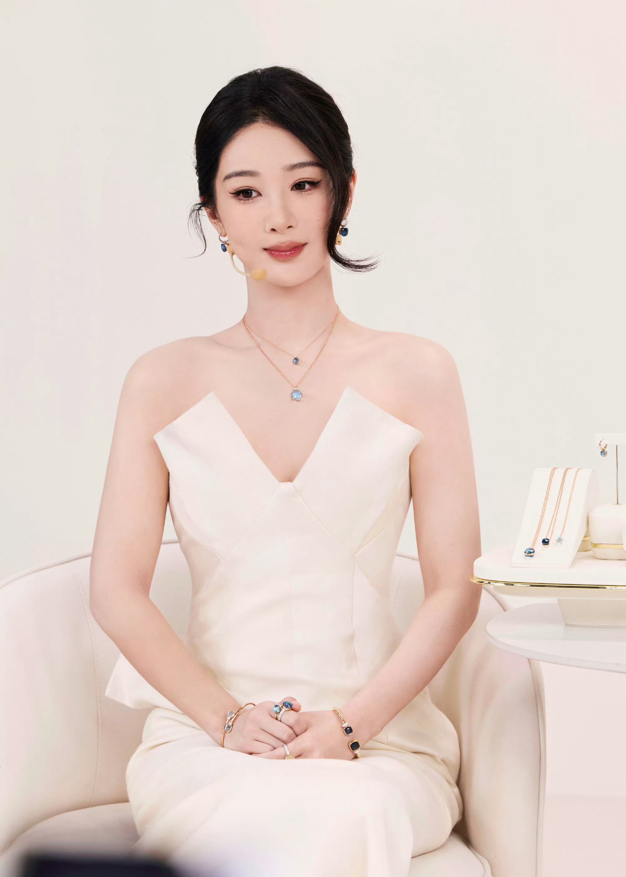 杨紫杨紫董竹君 yz杨紫玉兰花开君再来 拥抱是最快的充电 见面是最好的解药【杨紫