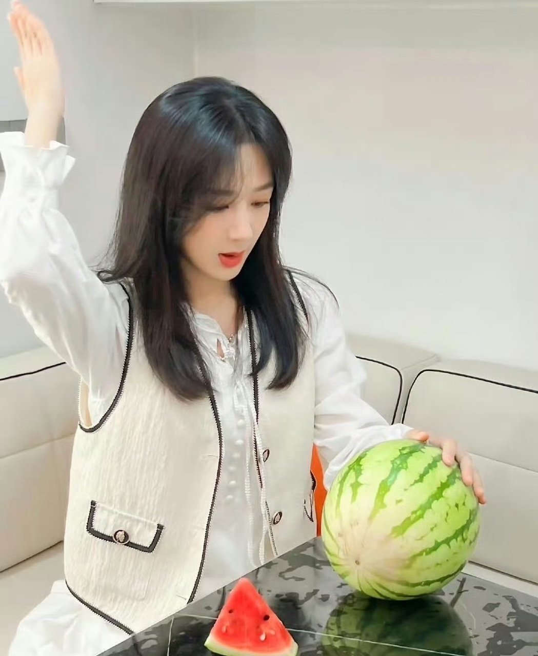 杨紫开始发vlog了杨紫拍完这个拍那个期待杨紫的vlog啦杨紫