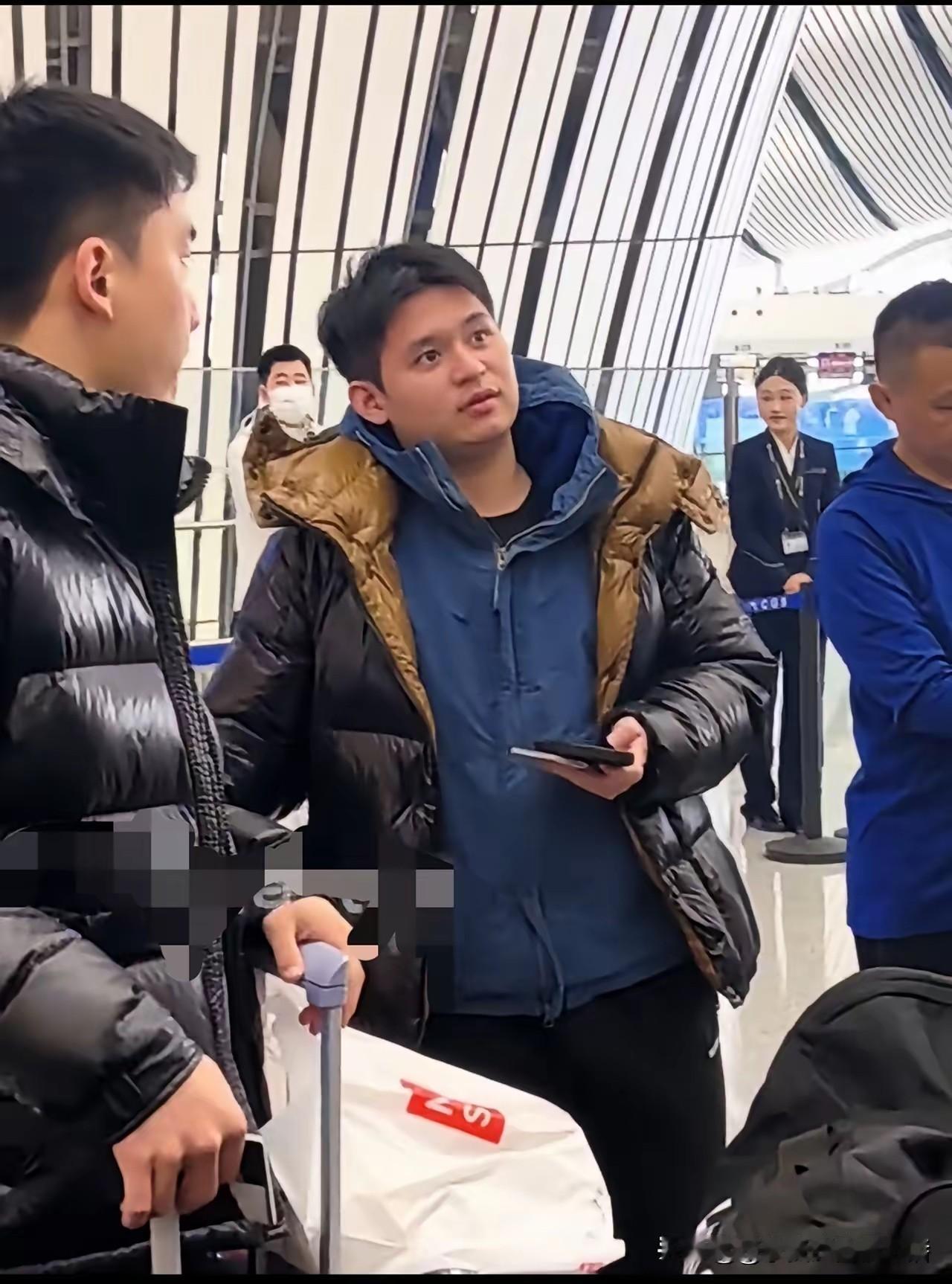 真的是轮休，
1月7日的多哈冠军赛，
王皓和马琳带队。
邱贻可和任浩都没去。
林