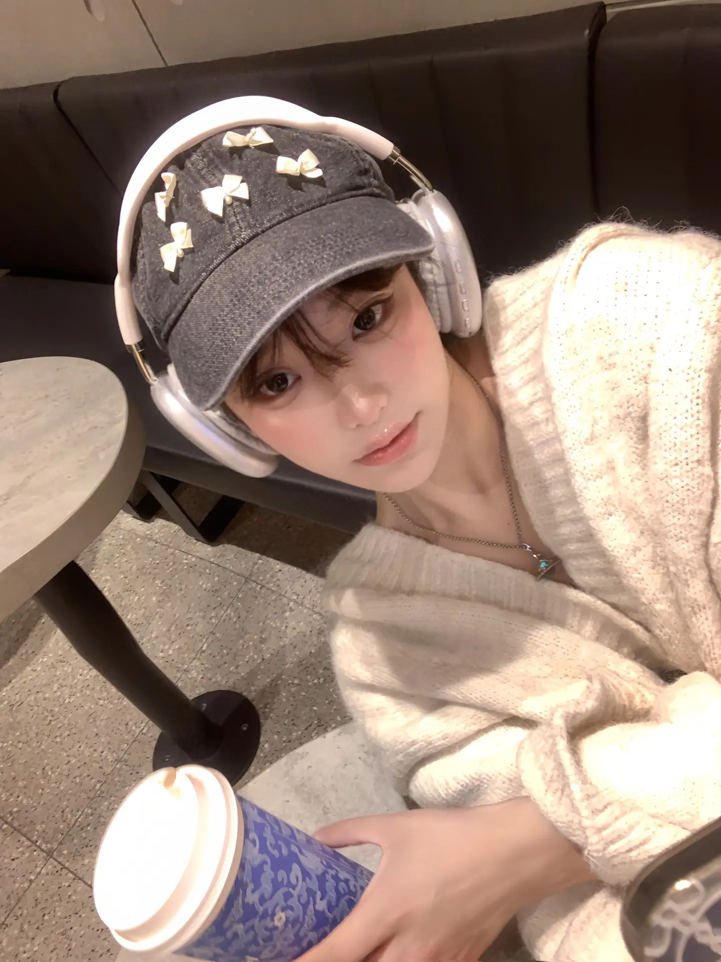 灰色的天 你的脸🎧。 ^ ^