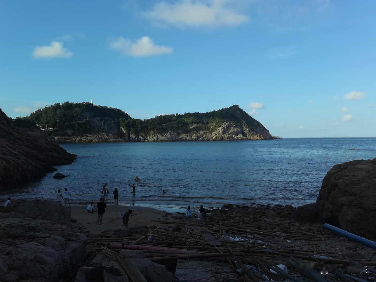 生命太脆弱，年轻人要珍重！

A：老家一女孩子，大学刚毕业，在亲戚单位工作，国庆