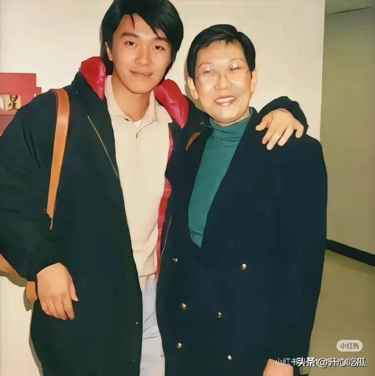 破防！86岁母亲现身星爷路演，名字藏着满满母爱
 
2026年8月8日，香港启德