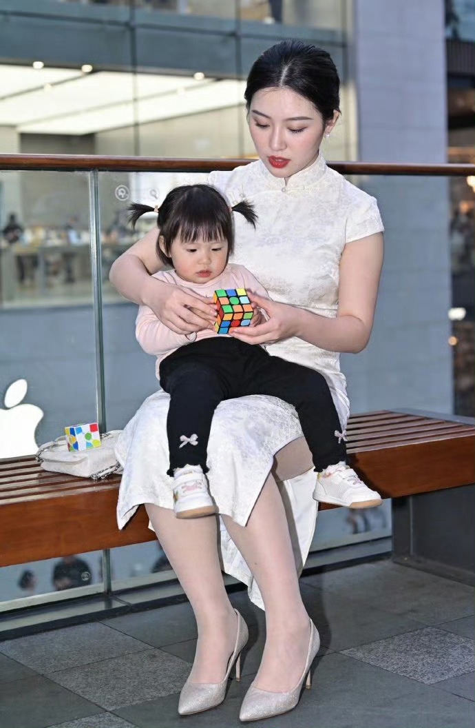 亲子陪伴，才是最好的家庭教育。