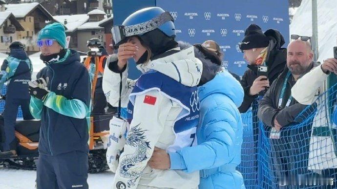 谷爱凌第三次再次失误了，银牌谷爱凌决赛