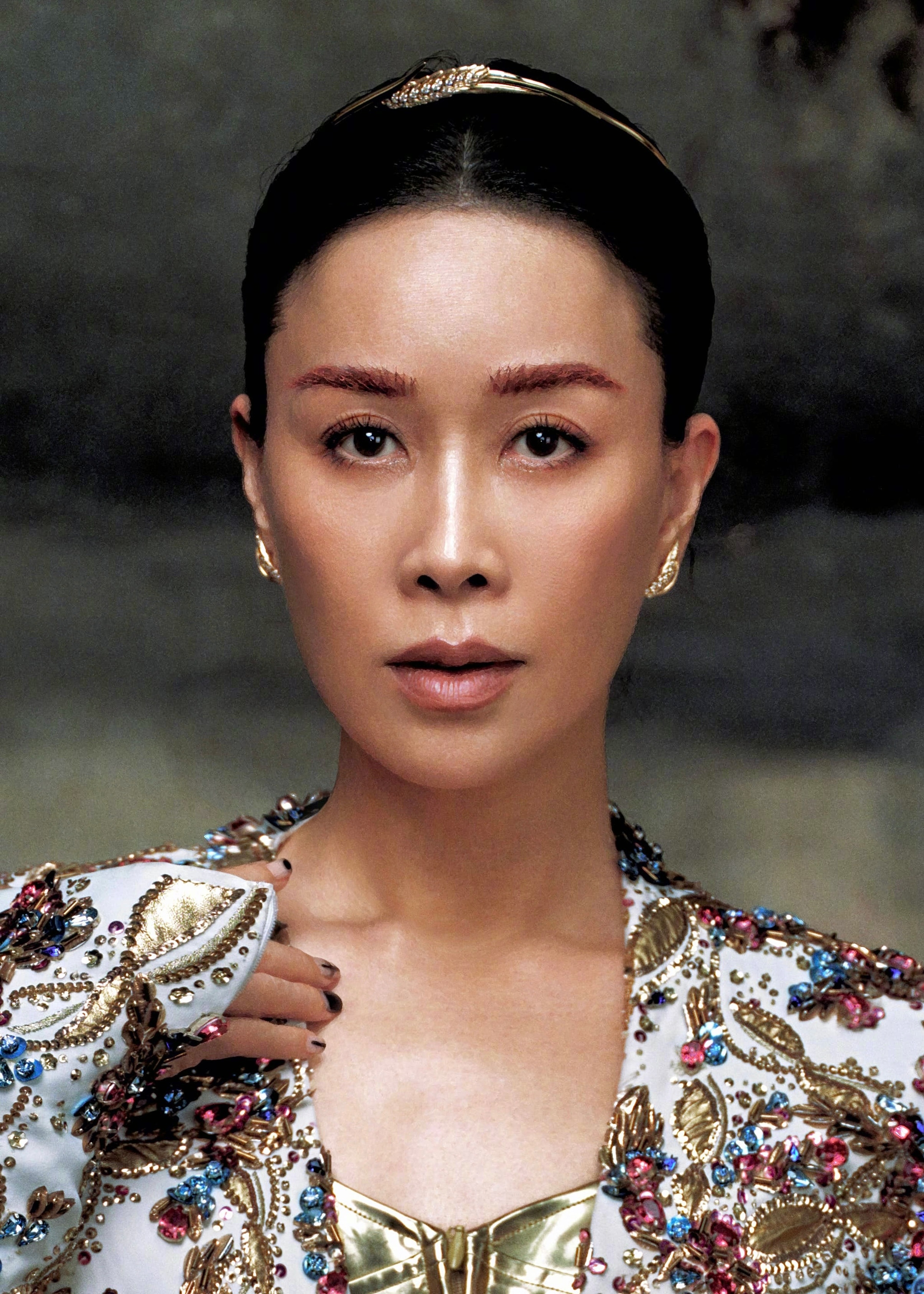 近日现身演唱会和活动佩戴CHAUMET珠宝的于适、那英、龚俊。于适现身“于适适诗