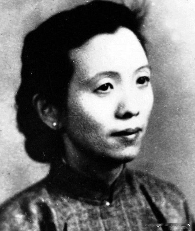 南京解放后，一个阔太太乘坐吉普车来到35军军部，对门口的守卫说：“我是陈修良，请