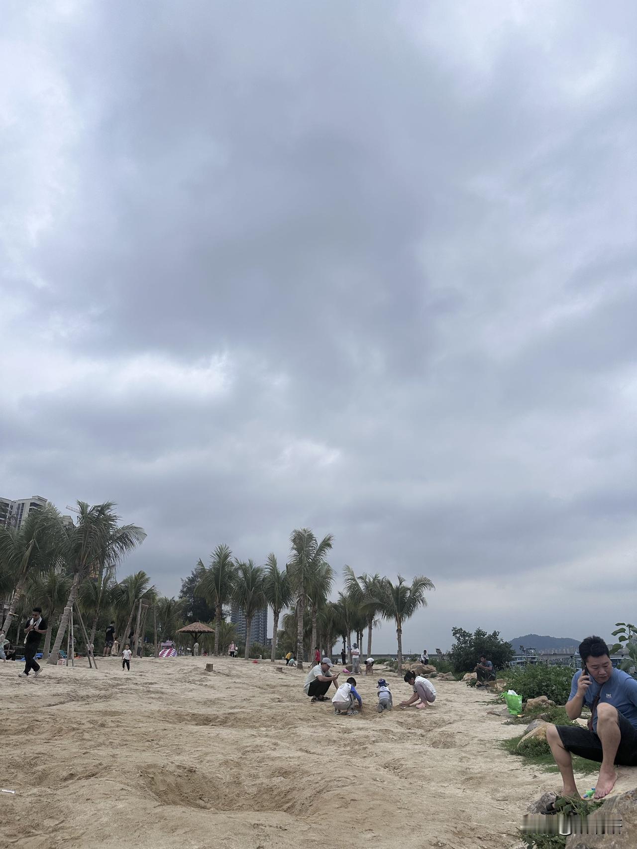 心软没有底线，委屈的只会是自己。你处处替别人着想，事事迁就退让，别人未必会感恩，