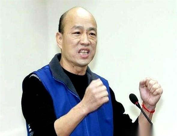 人家拿你当个尺子，想量一量规矩有多硬。
你倒好，直接蹦出来说这尺子打到你了。
你