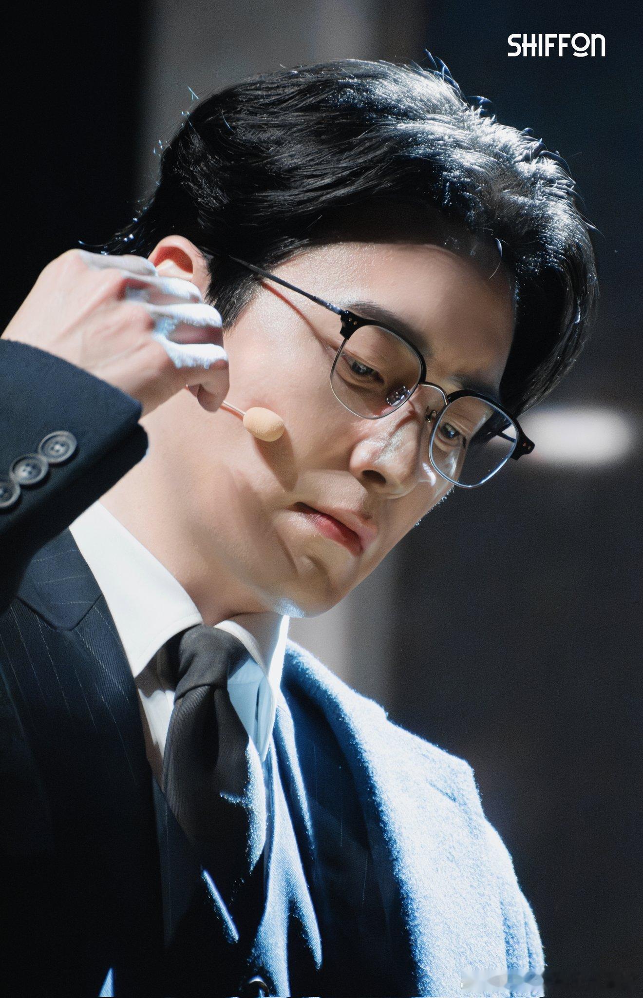 妈呀脸上绒毛都看的一清二楚[期待][期待][期待]cr logo李浚赫 ​​​