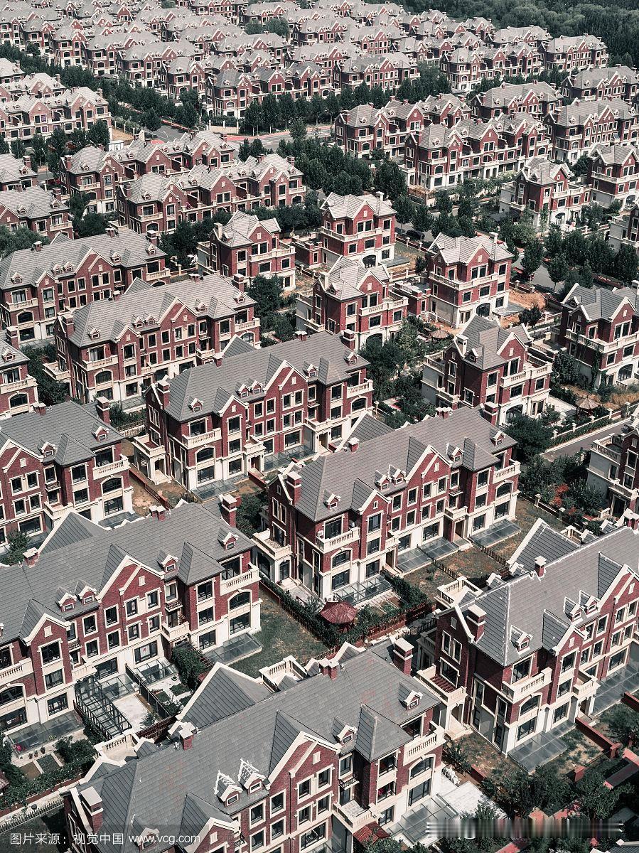 戳破“支柱产业”的幻象：为何房地产是经济的毒药而非解药？

近年来，“房地产是国