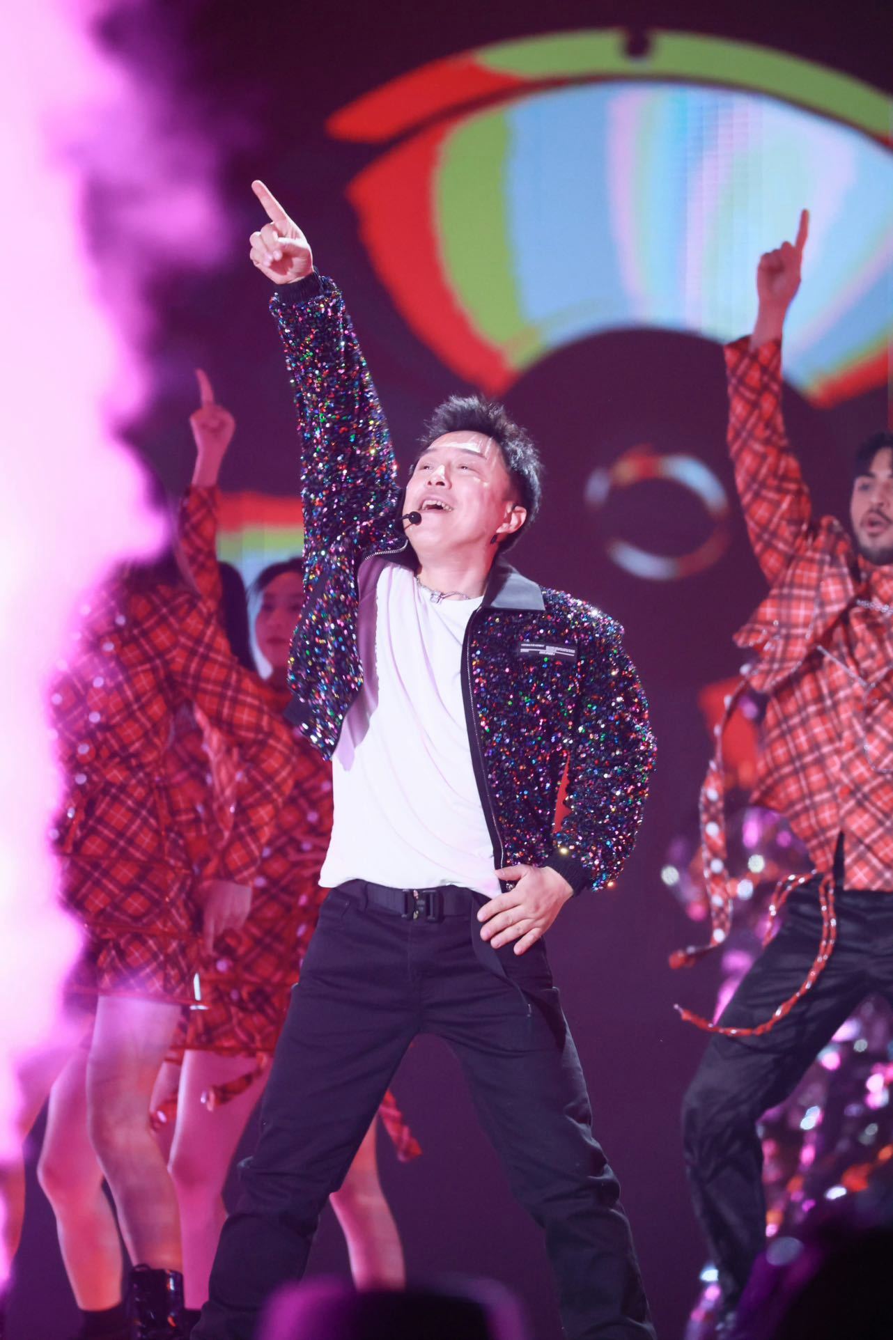 黄渤现在发歌是要上春晚吗  黄渤发了三首新歌诶～那既然在这个时间点发新歌的话，跨