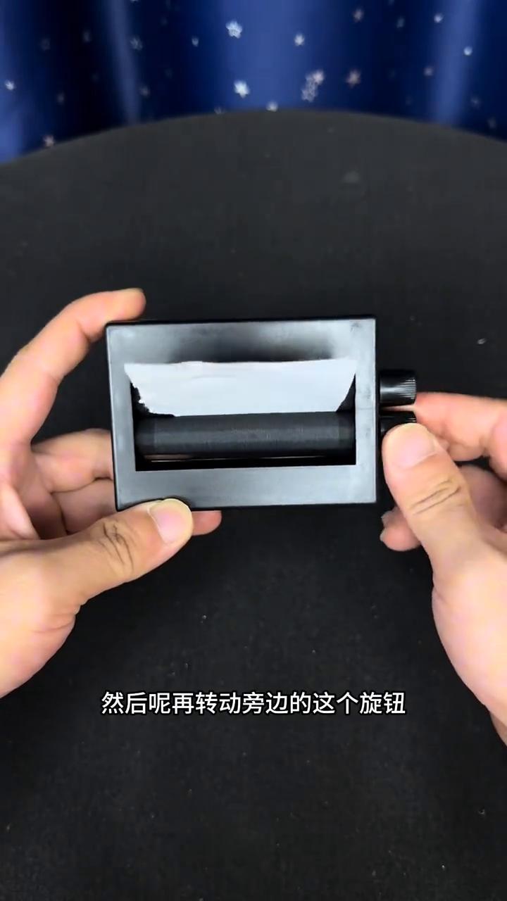 我手机关机了，我现打印一张行吗？
我拿这个打印一张，打印钱。
大家好，视频中的白