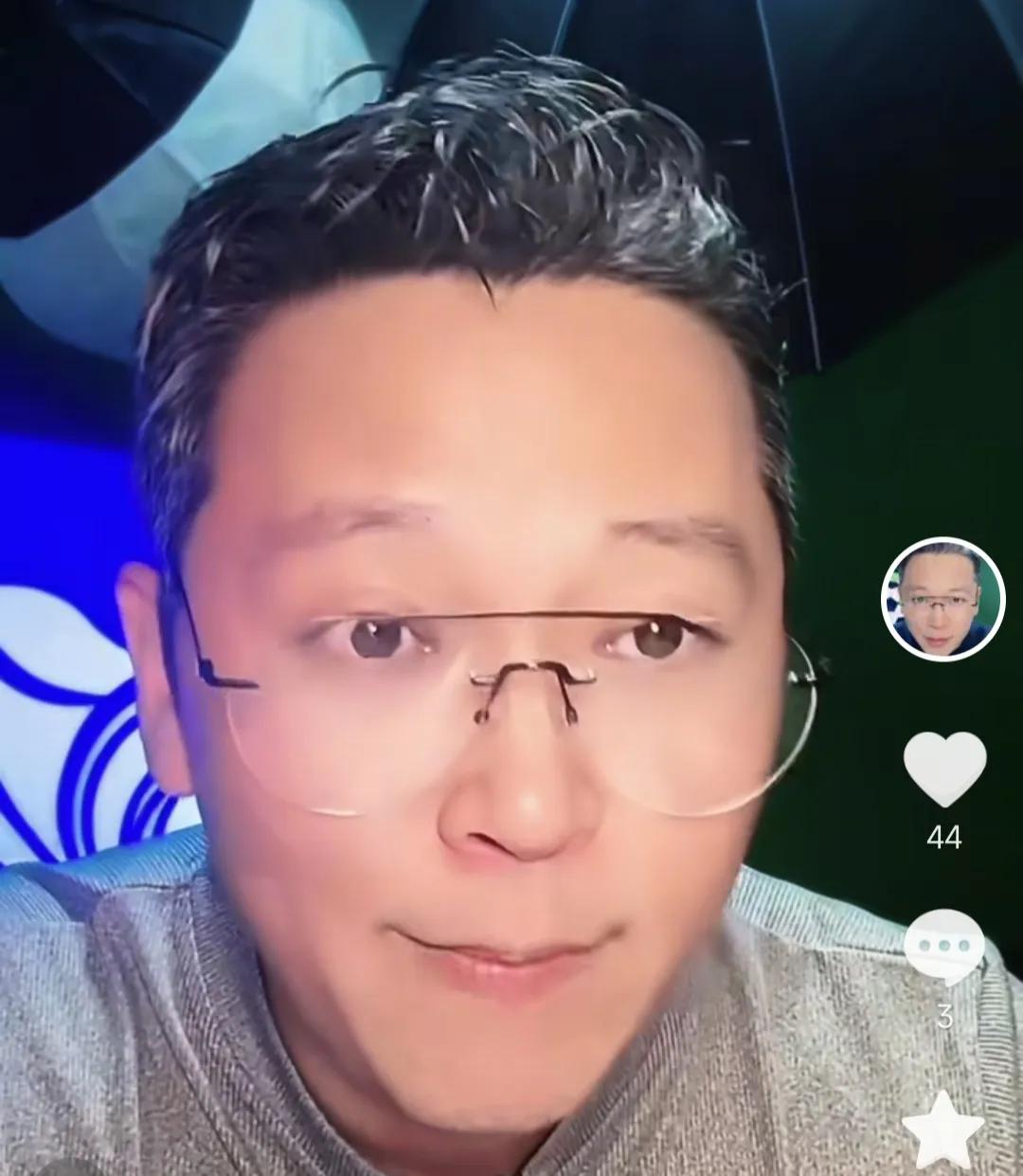 解说员周亮透露，其实本赛季中超的本土教练都是互相送温暖的。
他在直播时表示，本赛