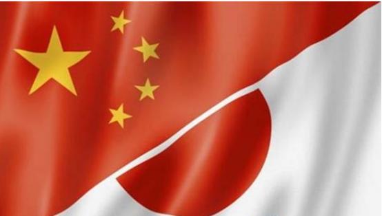 4月30日，日元对美元汇率一头栽到160.72，创24年最低。日本政府急了，一把