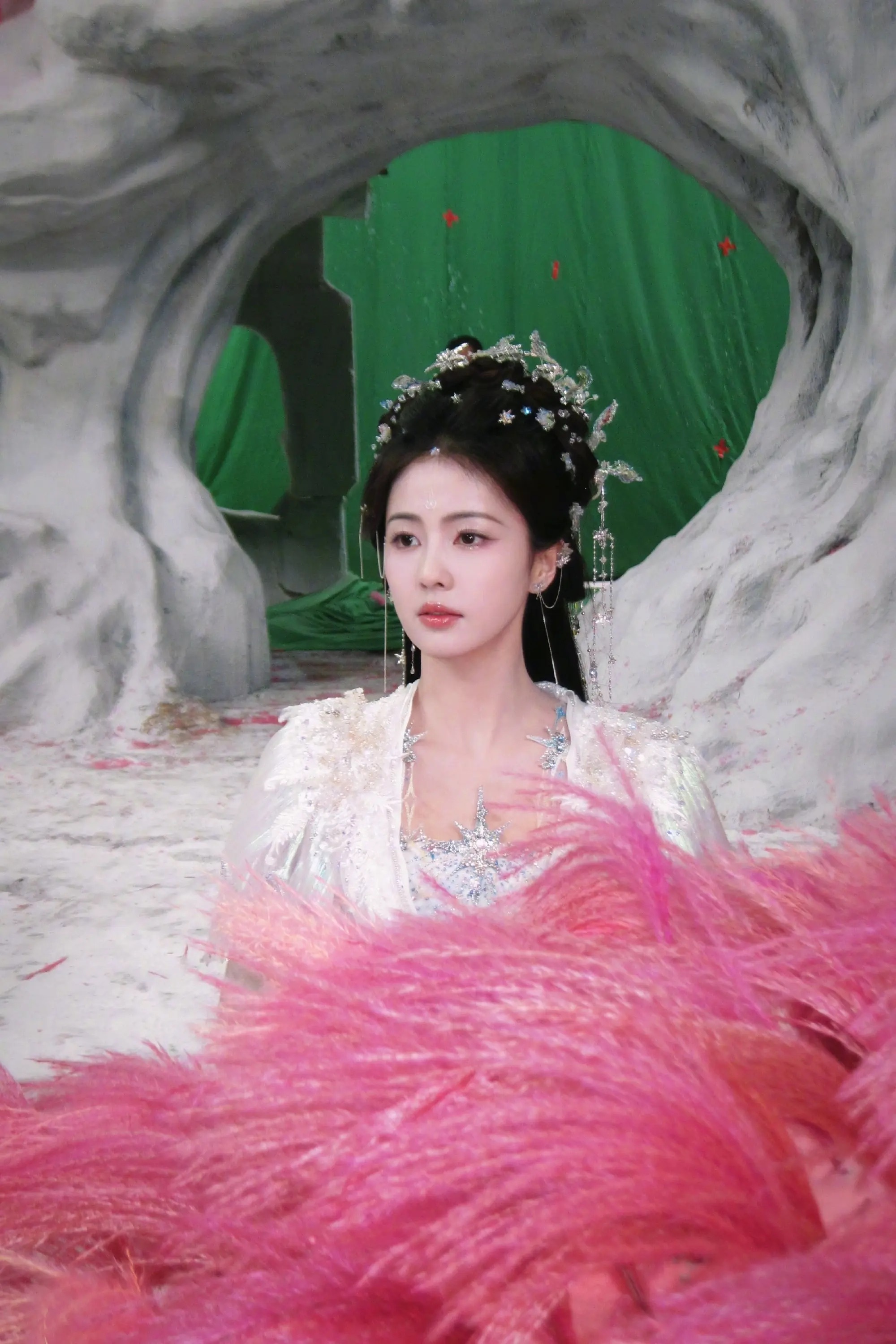 菠萝原图供应站[超话]   这是白烁上神嘛？[比耶] 