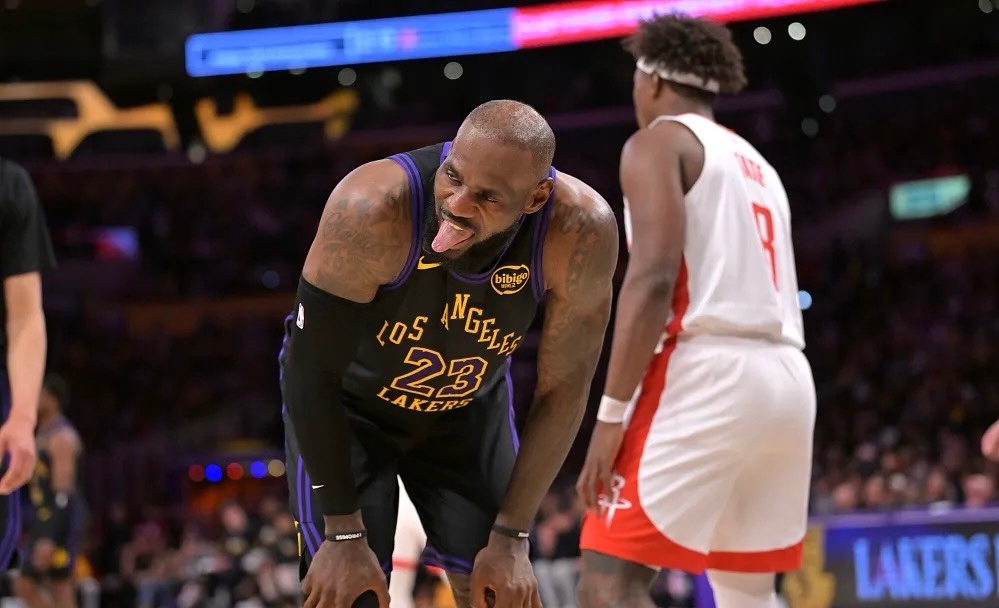 湖人3比0火箭NBA季后赛NBA季后赛首轮G3，湖人历经加时苦战，以112-10