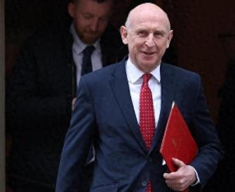 哈梅内伊在美国的打击下遇刺身亡之后，英国国防部长发表讲话，他表示没人会对哈梅内伊