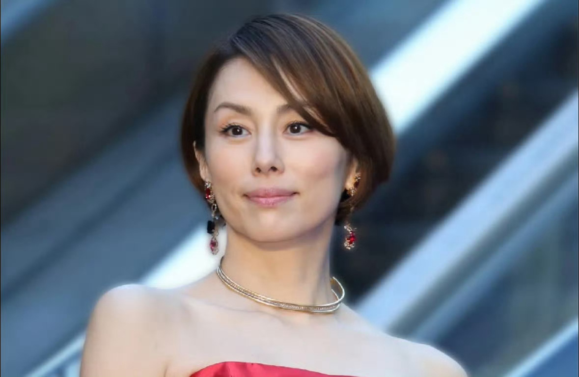 这谁啊，不认识啊[摊手]米仓凉子 吸毒 ​​​
