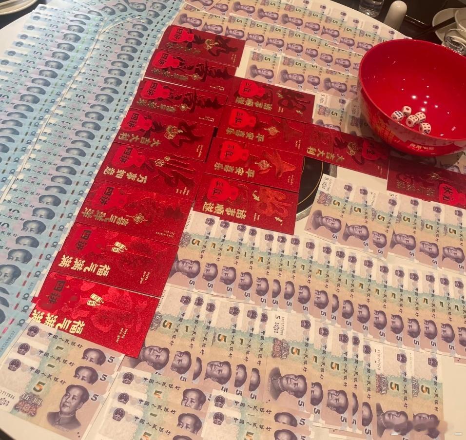 最适合年轻人过中秋的方式出现了中秋，比起月饼更想喊钱来[拜托][拜托][拜托][