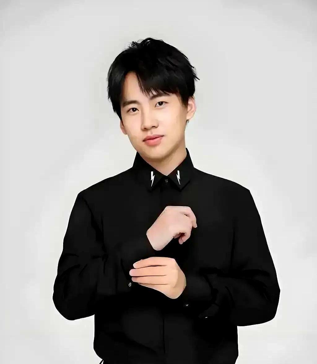 德云社这玩法，别人真学不来。

电影上映3天票房就干到5个亿，周末回本，观众说比