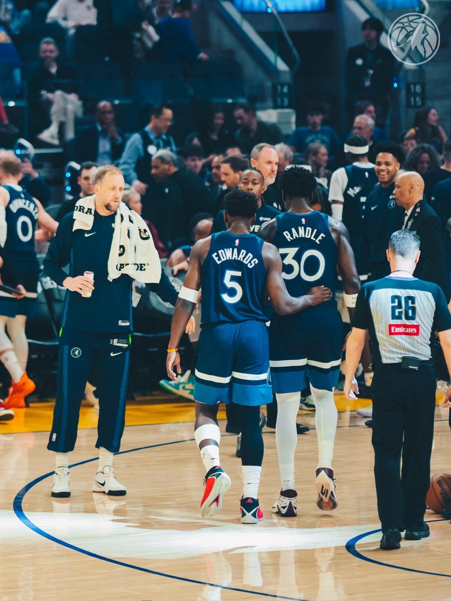 有点麻烦，爱德华兹右膝炎症1至2周复查。考虑到狼目前第六，华子至今缺席10场比赛