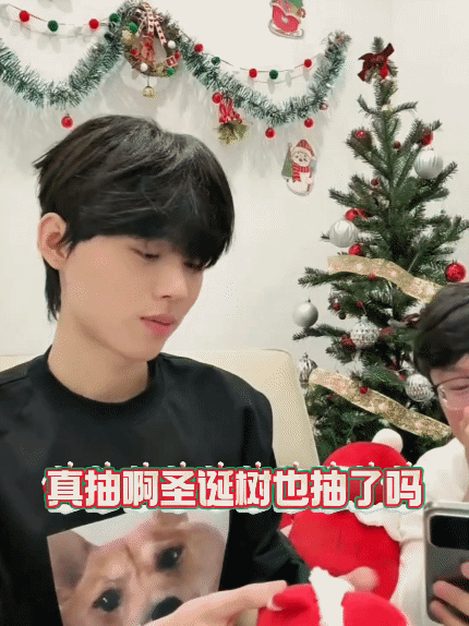 王翊恩抽的只剩家徒四壁了 王翊恩今晚的直播间：开始前是温馨小家，结束后是“空巢”