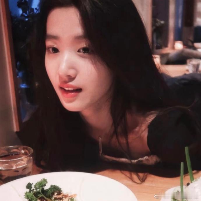 卢昱晓绝美头像 