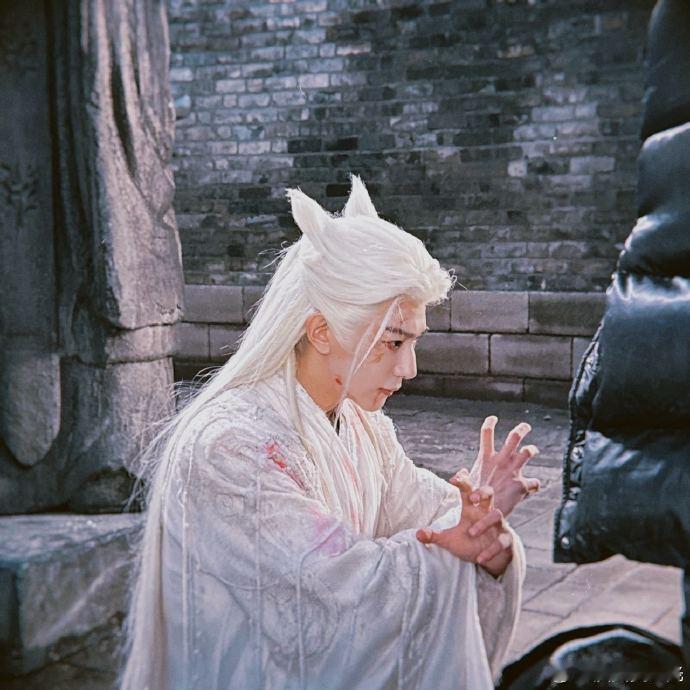 夏之光月鳞绮纪收官文、柳为雪下线夏之光继续前行夏之光带着与柳为雪并肩的收获，在《