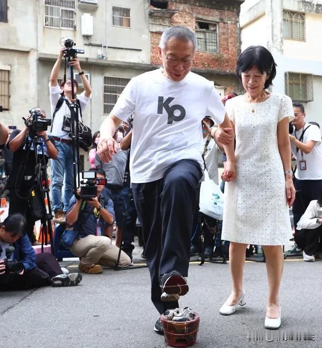 柯文哲遭遇钓鱼网站诈骗

民众党前党主席柯文哲交保后，妻子陈佩琪日前透露，柯直到