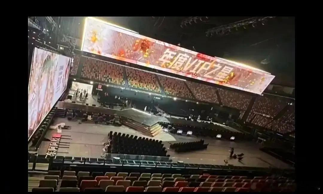 🐧这场地是不是换了咋感觉这么小 