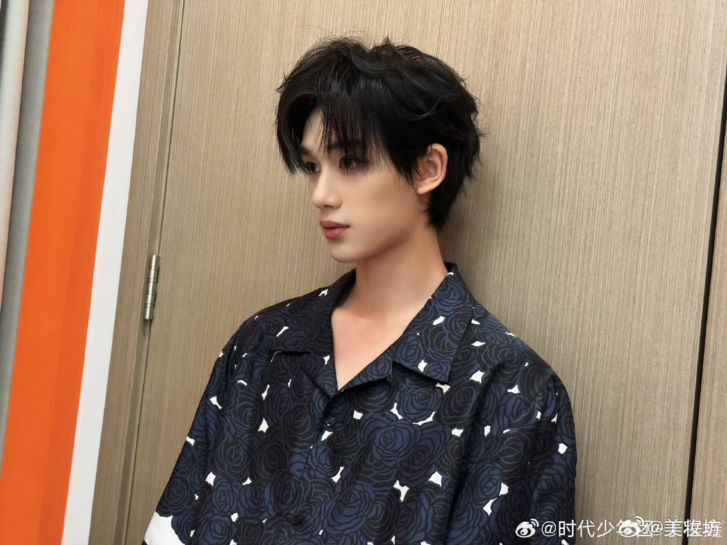 丁程鑫吴泽林麻将搭子共脑了 丁程鑫吴泽林跳着跳着打了一场麻将 演绎摸牌时的灵动表
