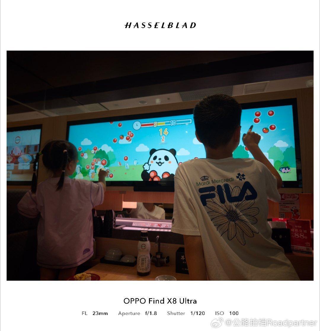 现在吃饭可以这么高兴的吗一边玩，一边点，颈椎病都治好了