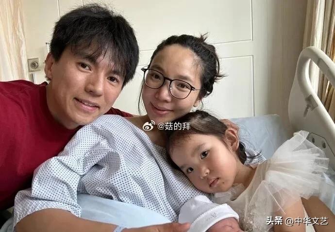 宋宁峰虽然不是什么大明星，但在搞流量这一块，妥妥是个苗子！
从宋的长相上不难看出