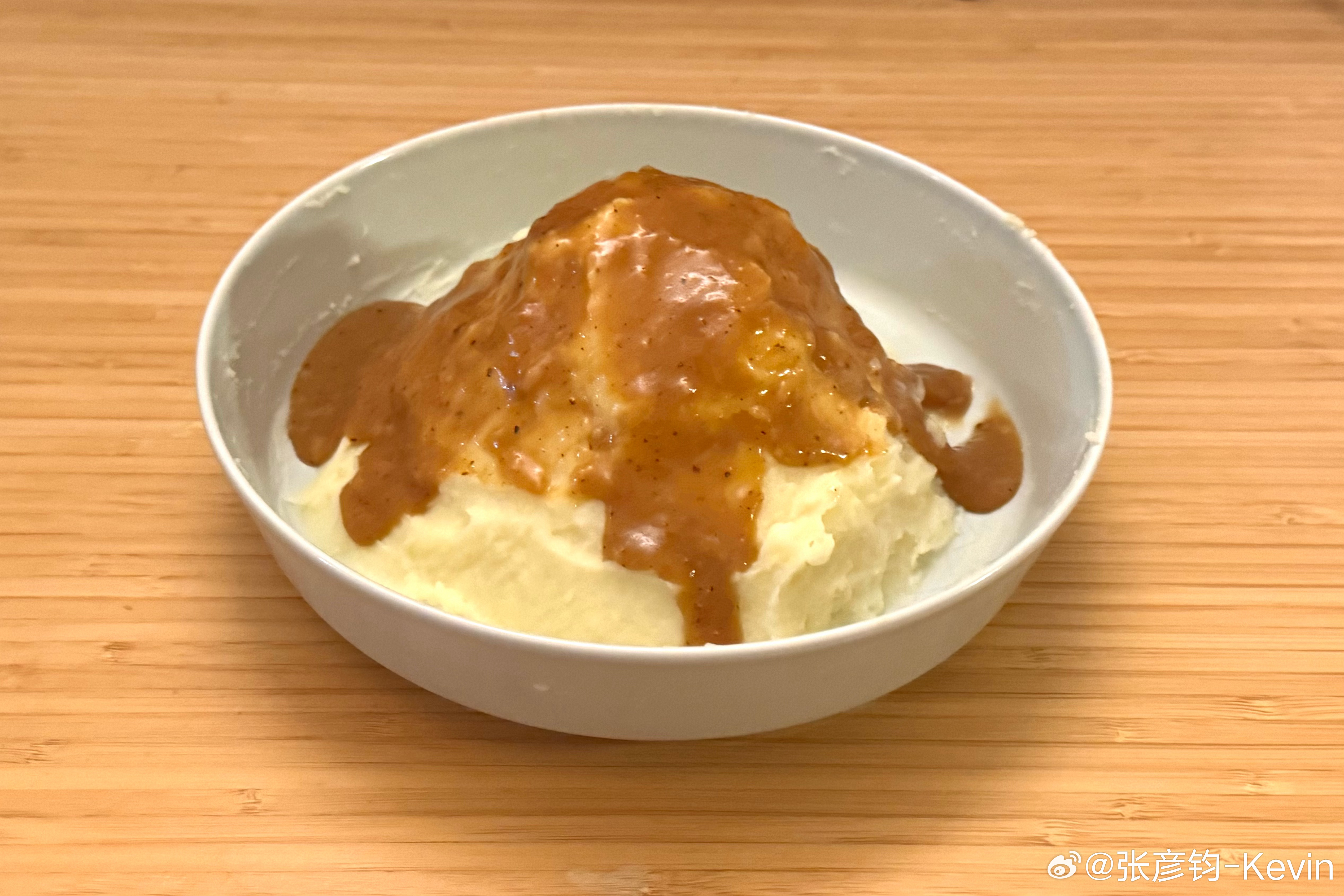 我小时候有个愿望，就是KFC土豆泥自由！最近跟家剪片子，就自己做饭了，晚上用多伦