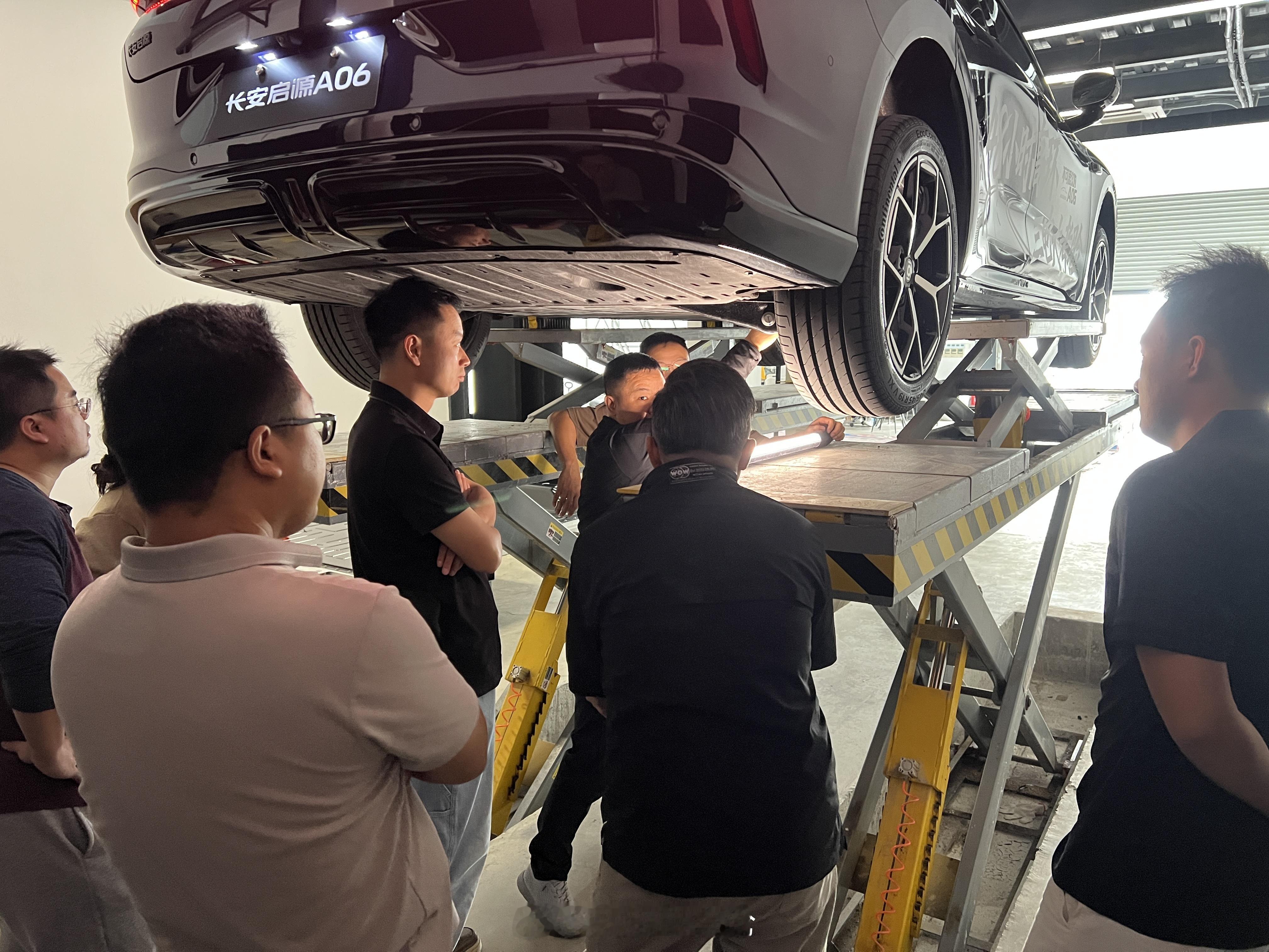 真拆了，没有半点犹豫的，不过这A06拆起来还真需要点技巧，太实在了。 YYP把长