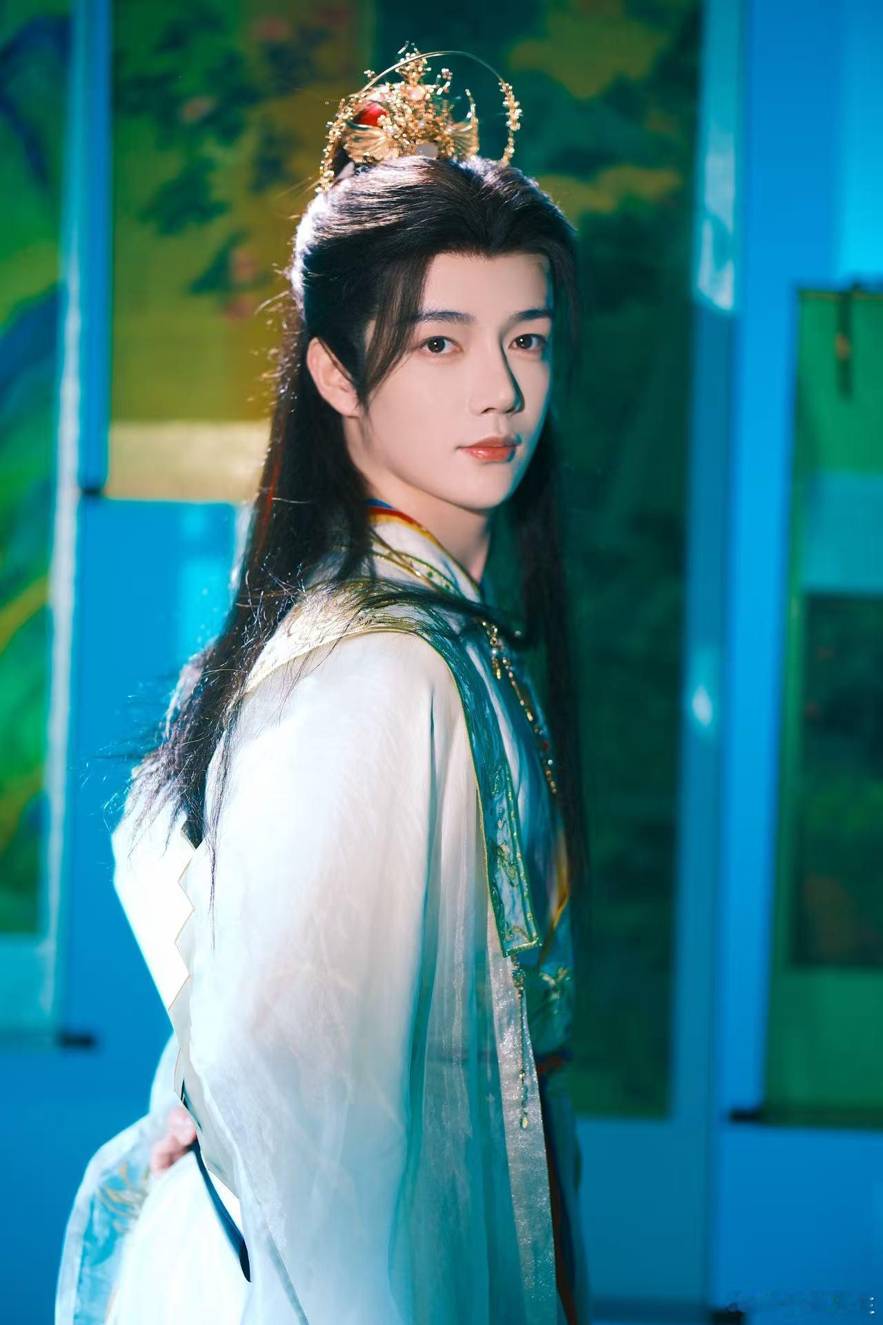 林凯左手任嘉伦右手杨洋杨洋林凯双男主 林凯左手任嘉伦右手杨洋，你小子真的吃的太好