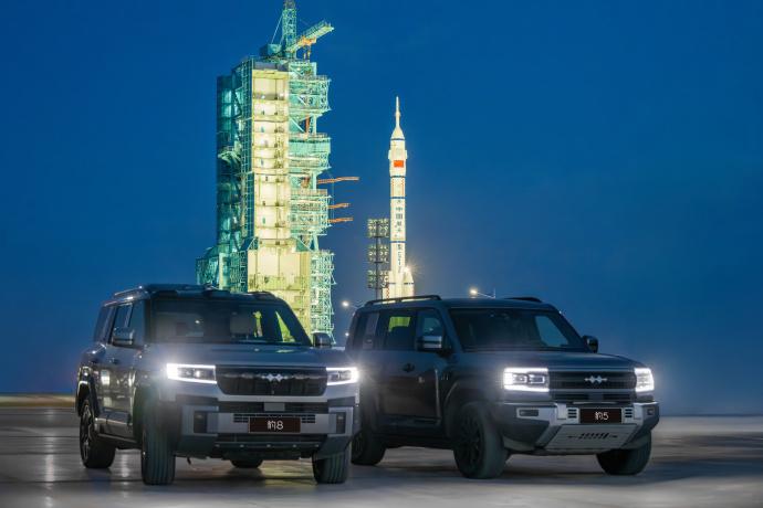 惊蛰无声热映，比亚迪成国安硬核座驾
张艺谋执导的国安题材电影《惊蛰无声》春节档口